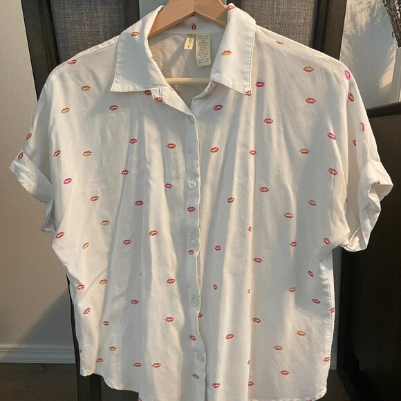 Short sleeve blouse (Size S) - Picture 1 of 3